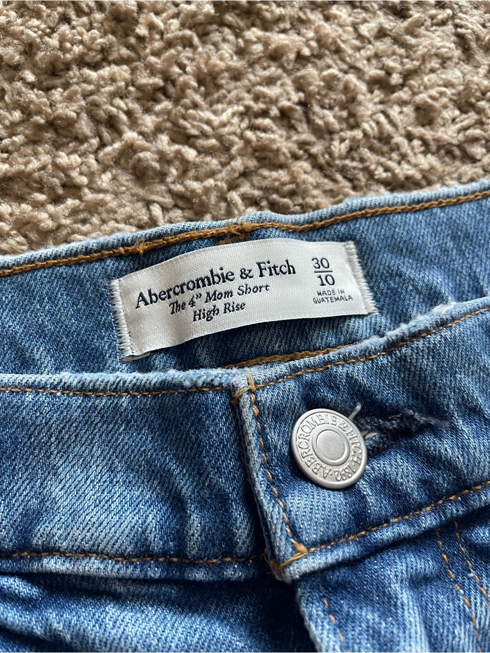 Abercrombie & Fitch Light Wash High-Rise Mom Short, 4 inch inseam - Picture 7 of 7